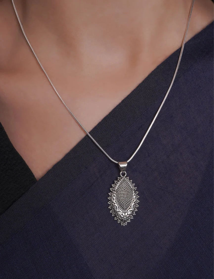 Dridha Antique Necklace in 925 Sterling Silver DM204