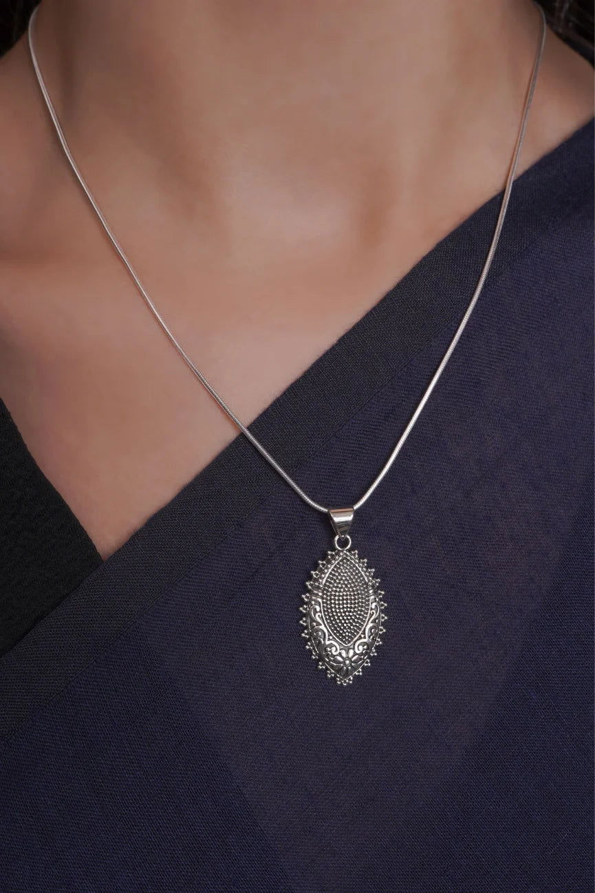 Dridha Antique Necklace in 925 Sterling Silver DM204