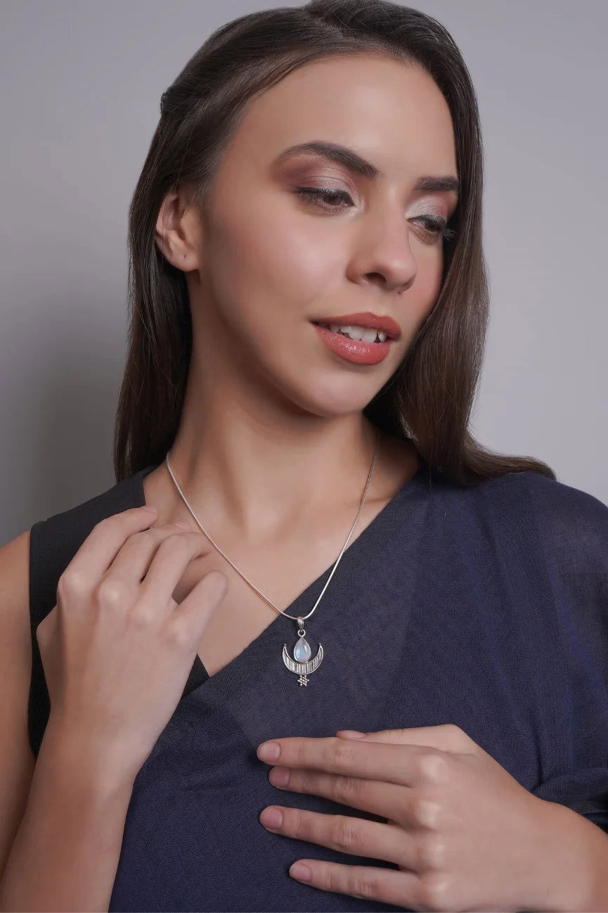 Dridha Antique Necklace in 925 Sterling Silver DM205