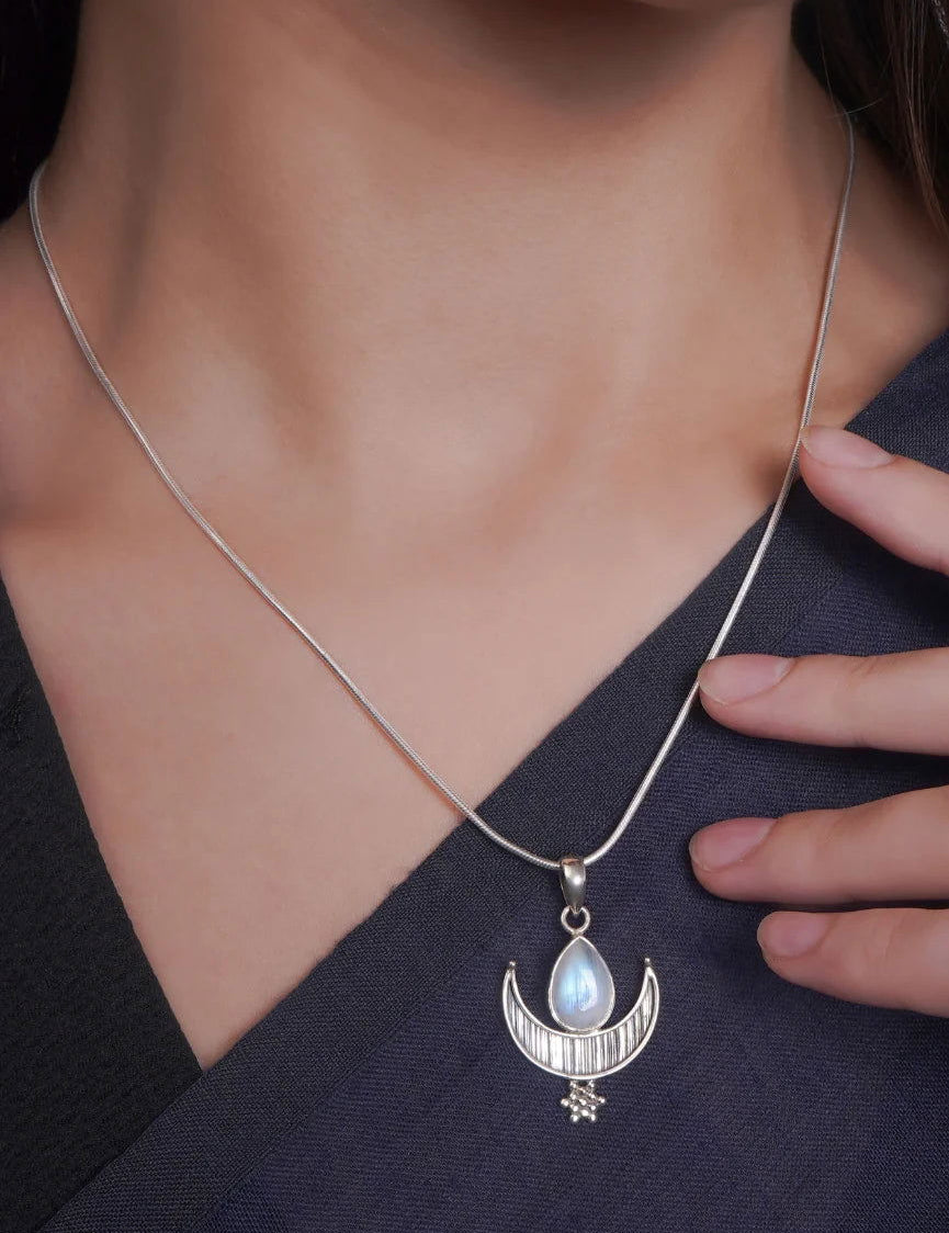 Dridha Antique Necklace in 925 Sterling Silver DM205