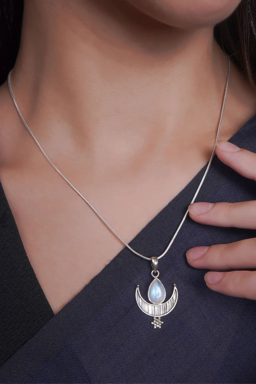 Dridha Antique Necklace in 925 Sterling Silver DM205