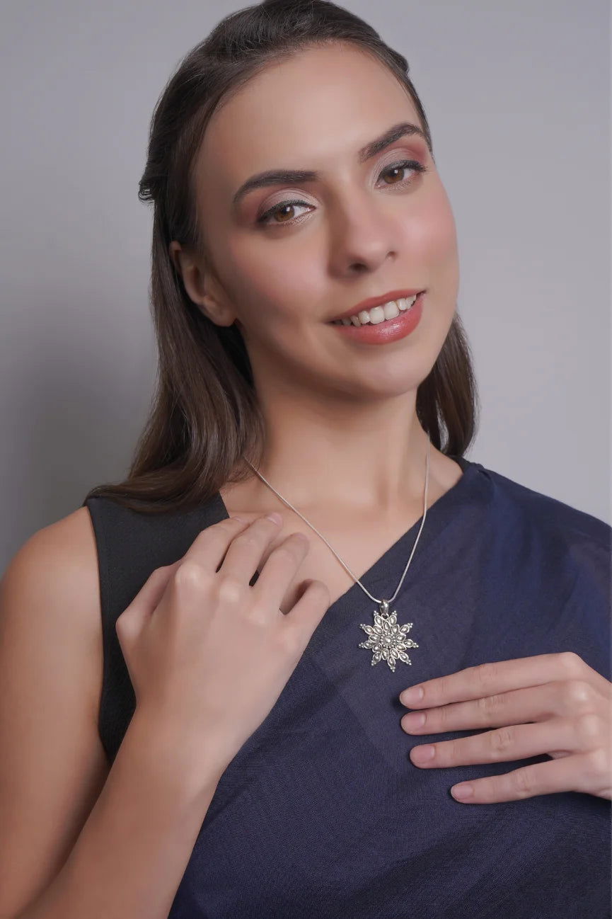 Dridha Antique Necklace in 925 Sterling Silver DM207