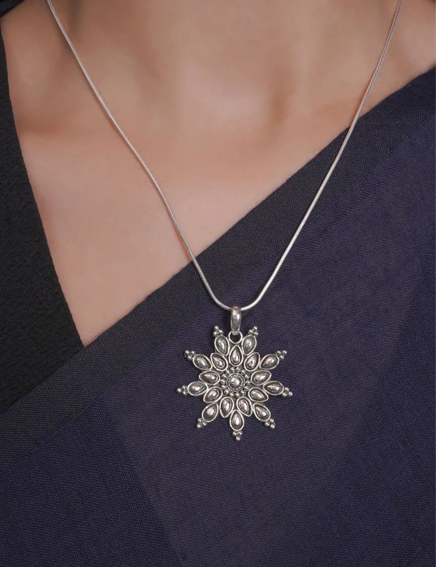 Dridha Antique Necklace in 925 Sterling Silver DM207
