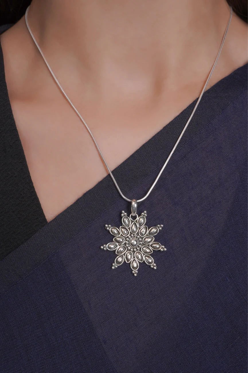 Dridha Antique Necklace in 925 Sterling Silver DM207