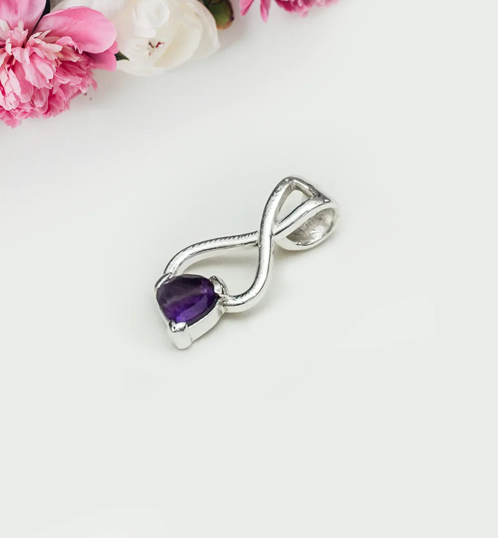 Elegant Pendant with Amethyst Gemstone in 925 Silver