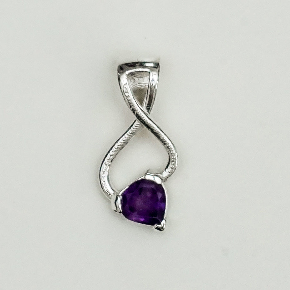 Elegant Pendant with Amethyst Gemstone in 925 Silver
