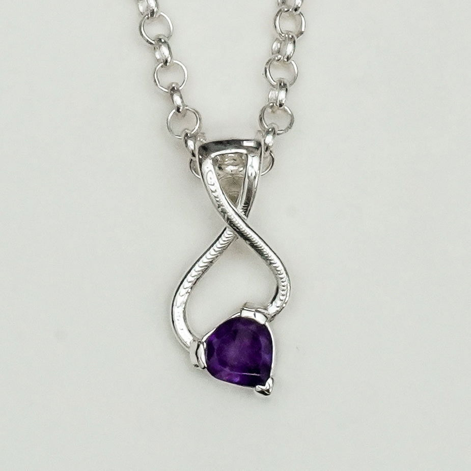 Elegant Pendant with Amethyst Gemstone in 925 Silver