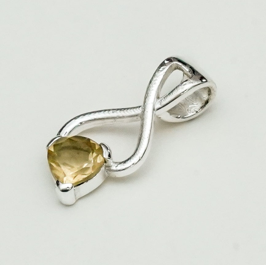 Elegant Pendant with Citrine Gemstone in 925 Silver