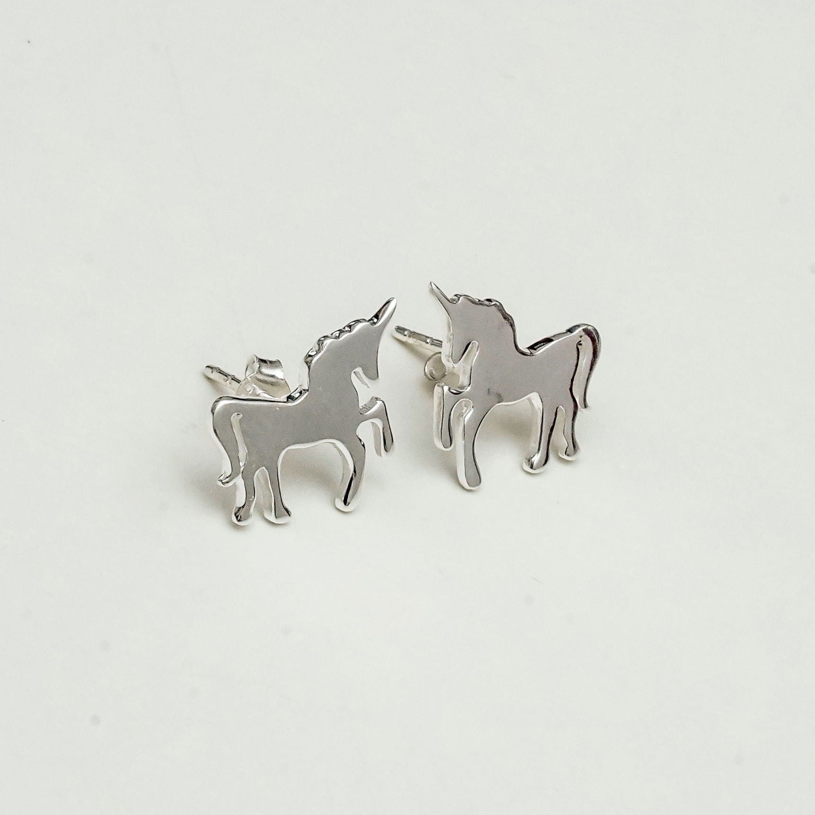 Horse Minimalist Earring In 925 Sterling Silver