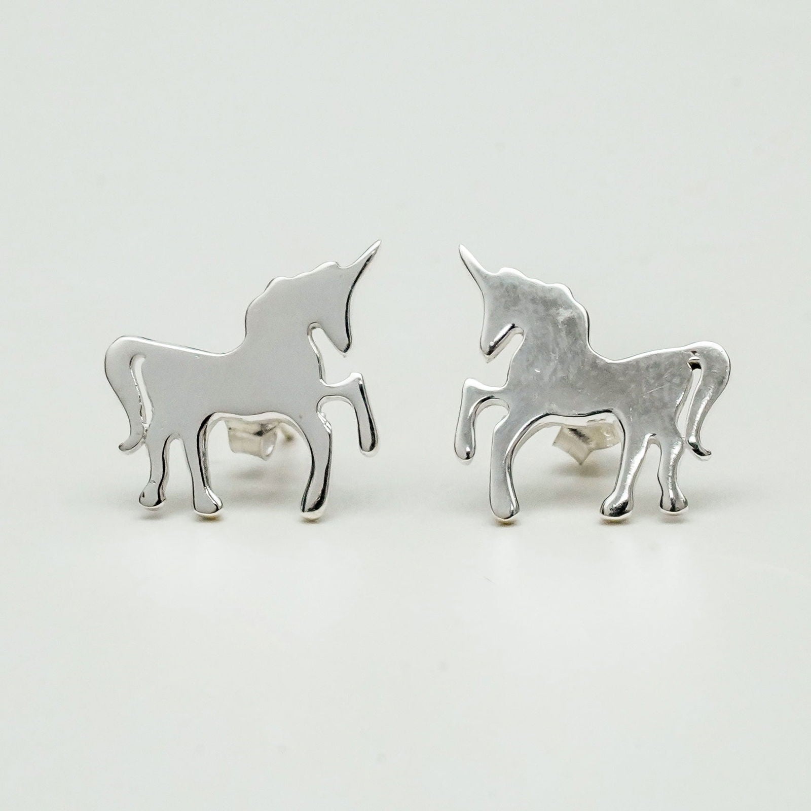 Horse Minimalist Earring In 925 Sterling Silver