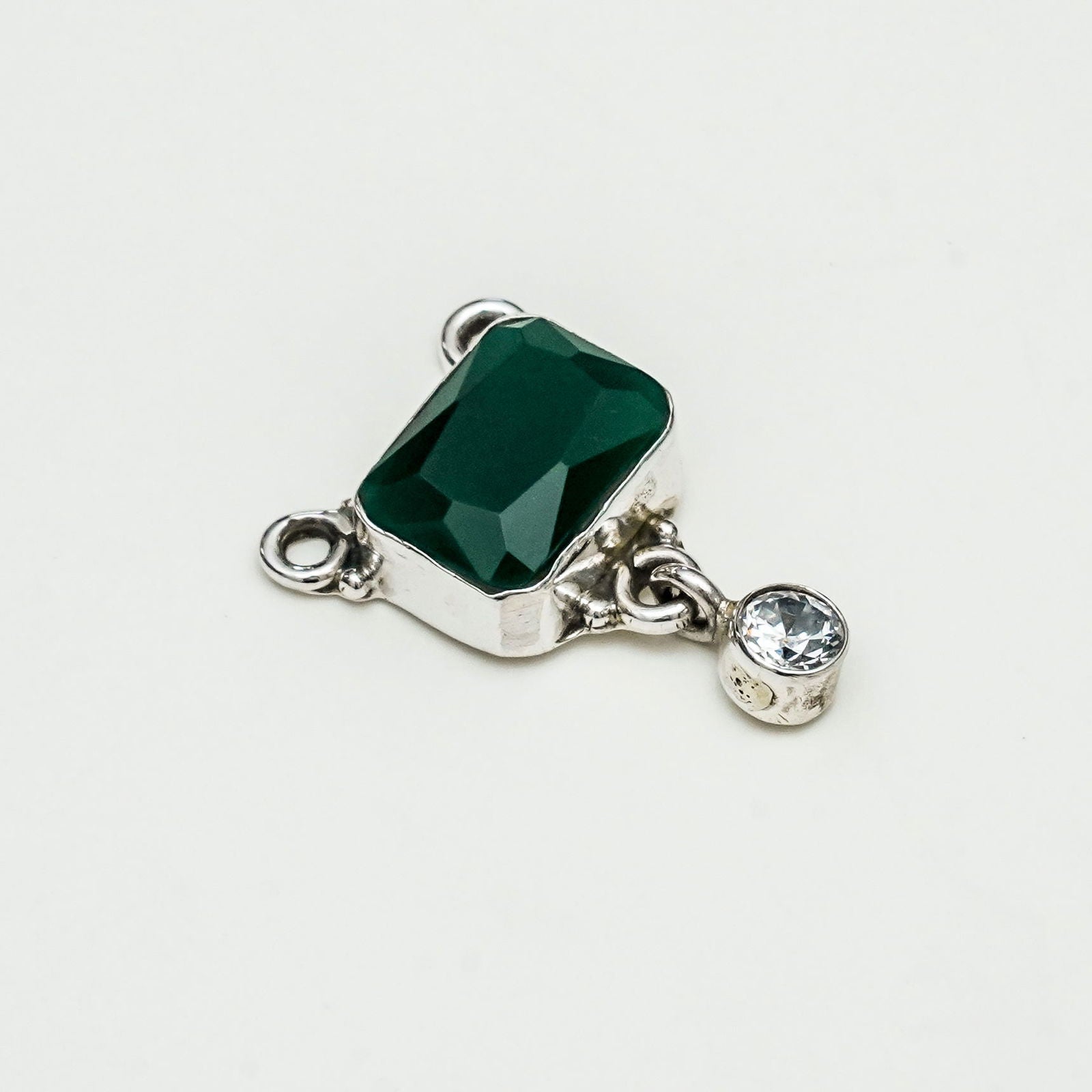 Mangalsutra With Single Green Stone