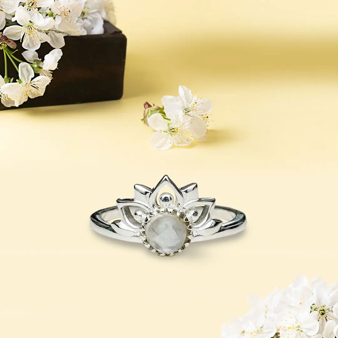 Mohnaa Crown Ring With Rainbow Moonstone