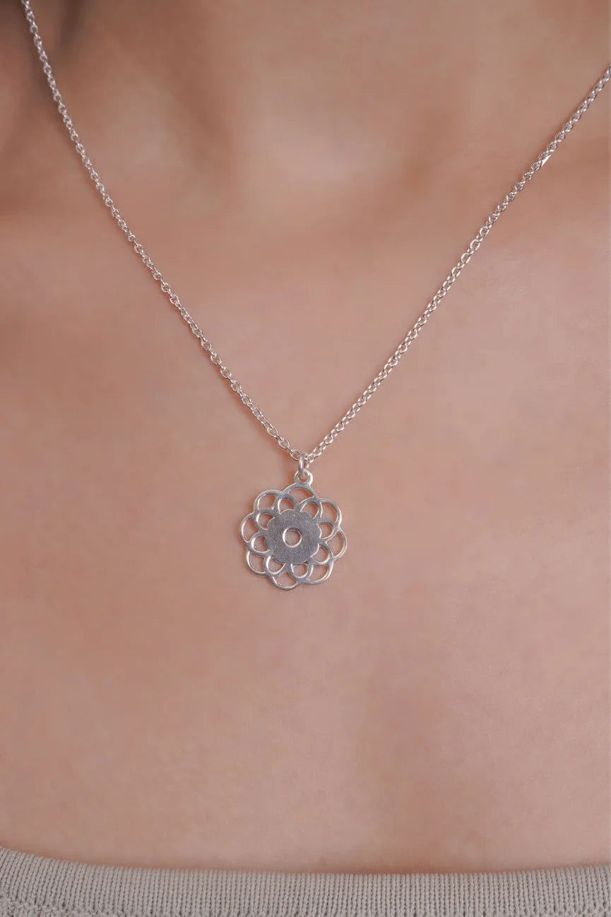 Mohnaa Minimalist Flower Necklace in 925 Sterling Silver 306