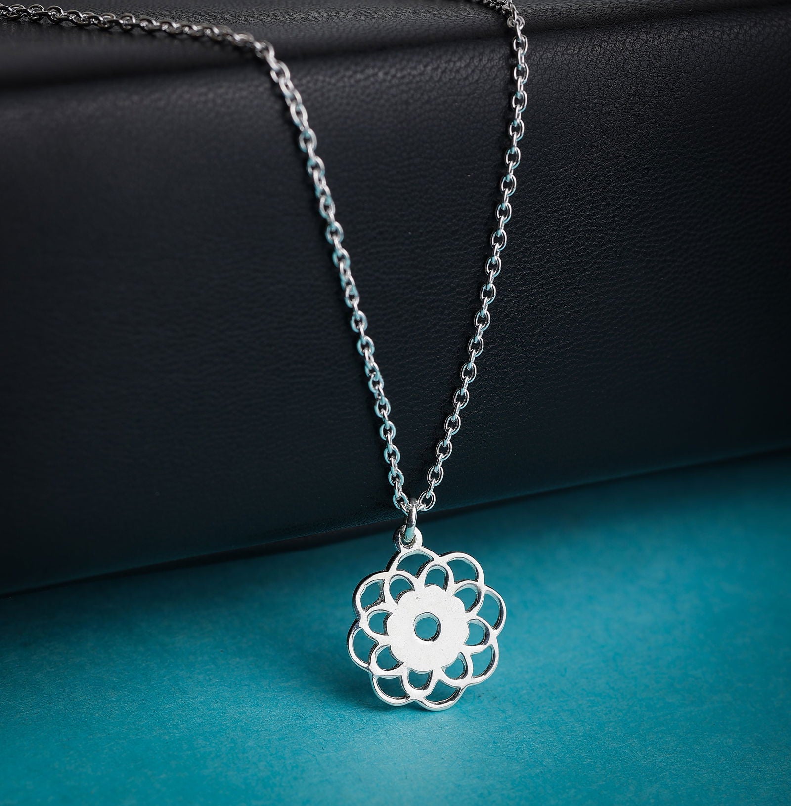 Mohnaa Minimalist Flower Necklace in 925 Sterling Silver 306