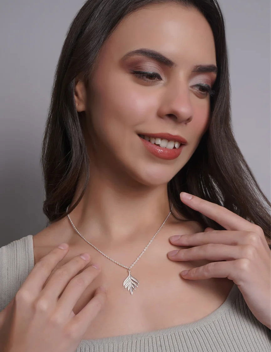 Mohnaa Minimalist Leaf Necklace in 925 Sterling Silver 303