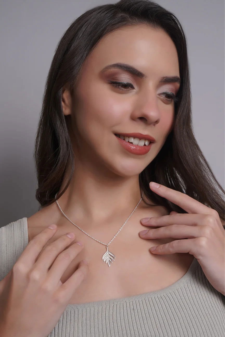 Mohnaa Minimalist Leaf Necklace in 925 Sterling Silver 303