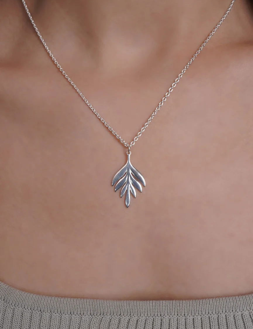 Mohnaa Minimalist Leaf Necklace in 925 Sterling Silver 303