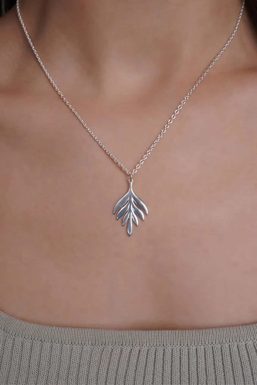 Mohnaa Minimalist Leaf Necklace in 925 Sterling Silver 303