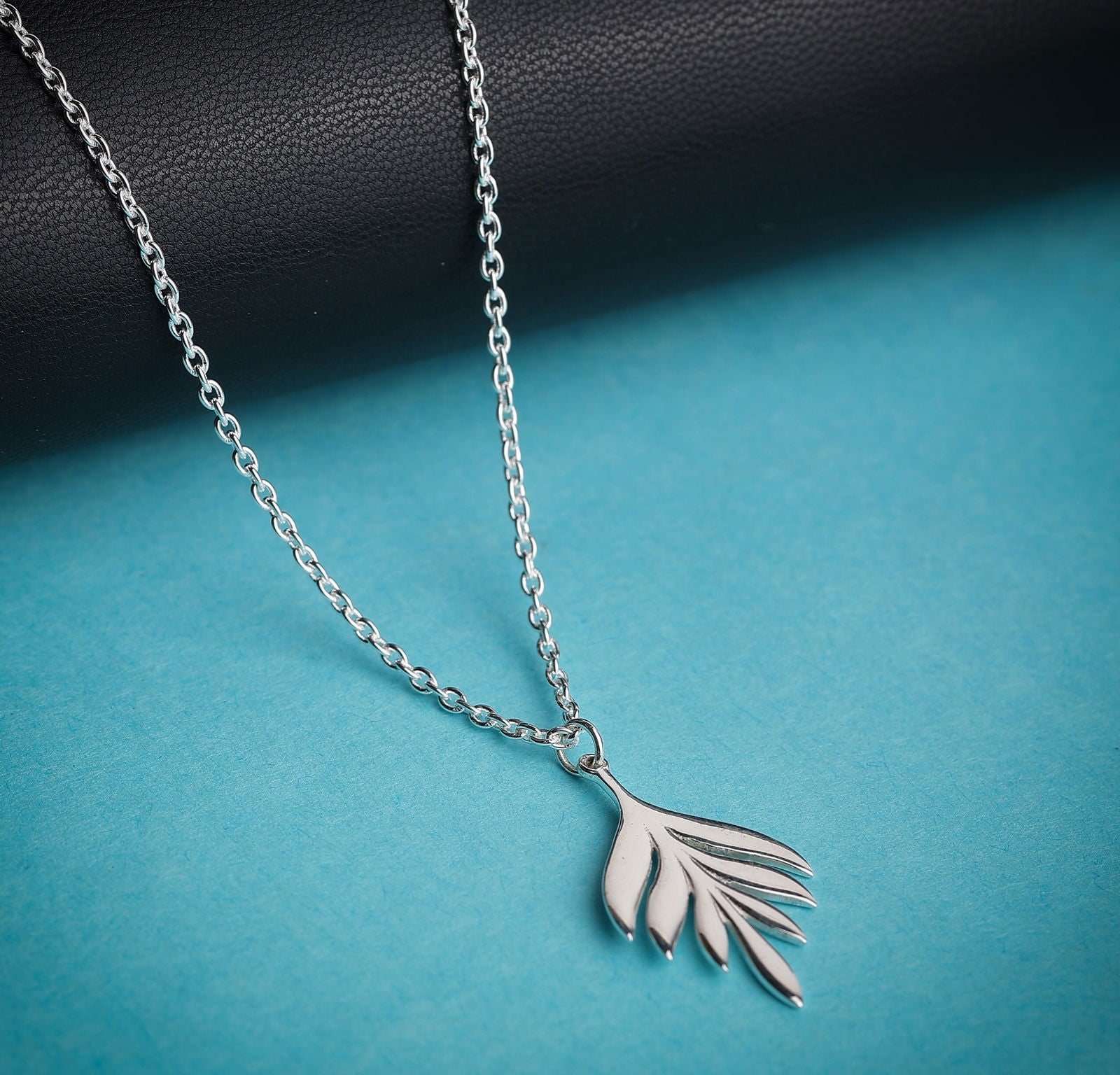 Mohnaa Minimalist Leaf Necklace in 925 Sterling Silver 303