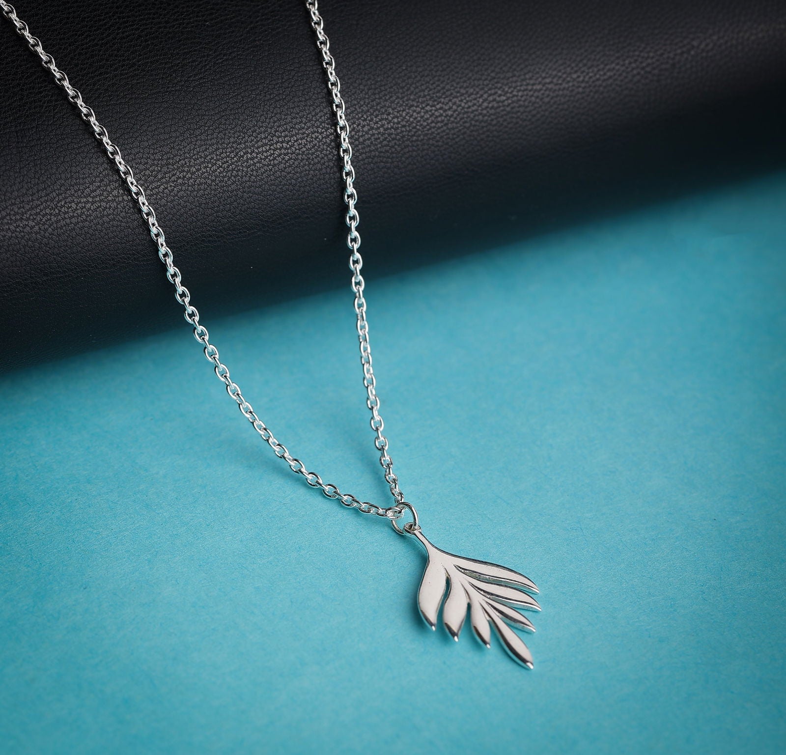 Mohnaa Minimalist Leaf Necklace in 925 Sterling Silver 303