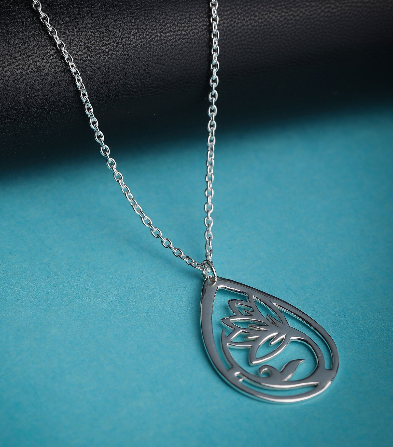 Mohnaa Minimalist Lotus Necklace in 925 Sterling Silver 301