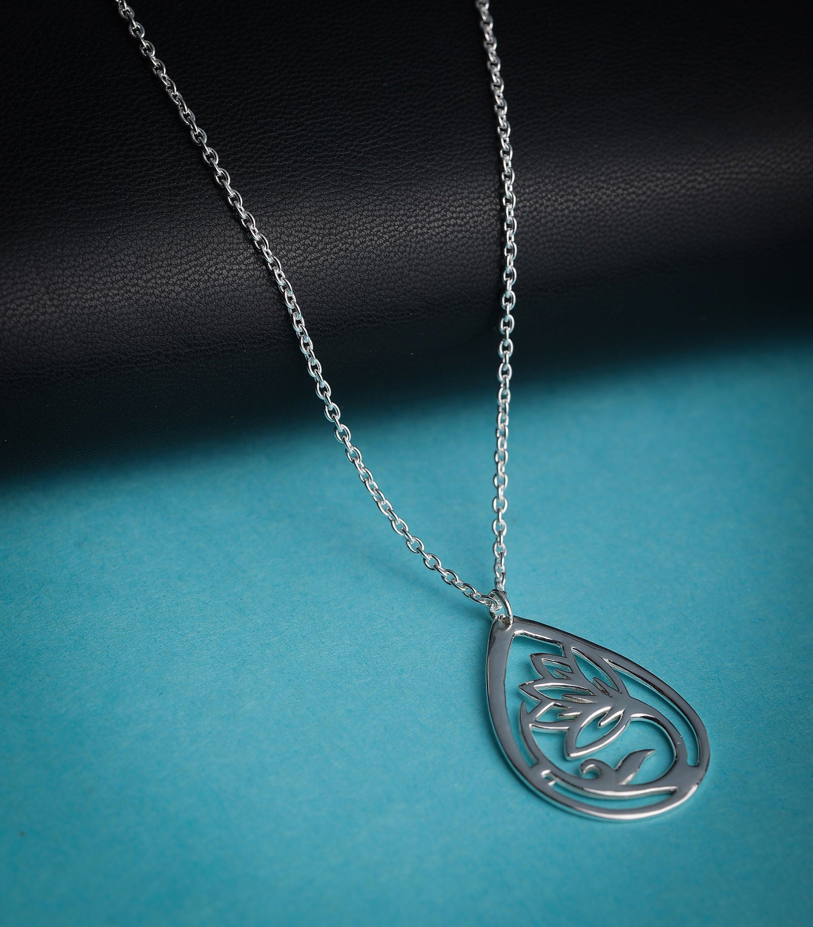Mohnaa Minimalist Lotus Necklace in 925 Sterling Silver 301