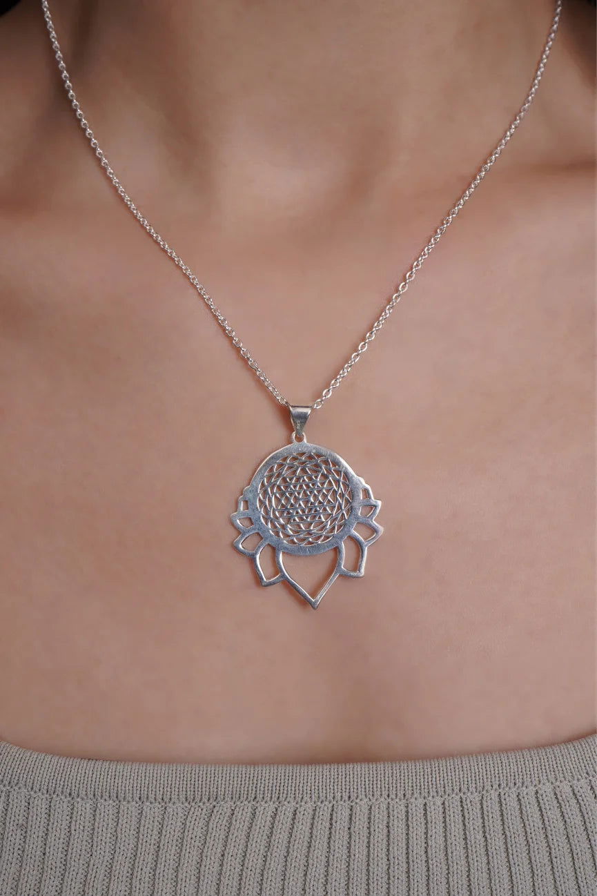 Mohnaa Minimalist Mandala Necklace in 925 Sterling Silver 302