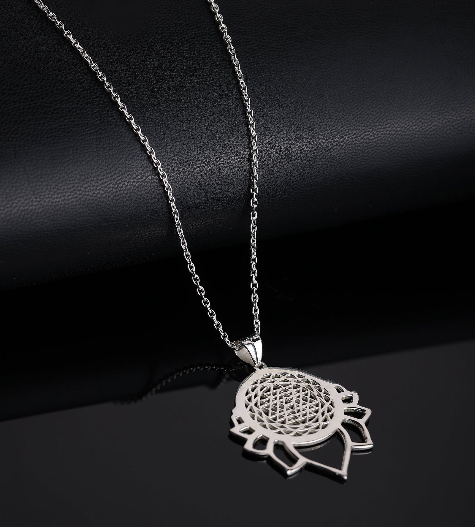 Mohnaa Minimalist Mandala Necklace in 925 Sterling Silver 302