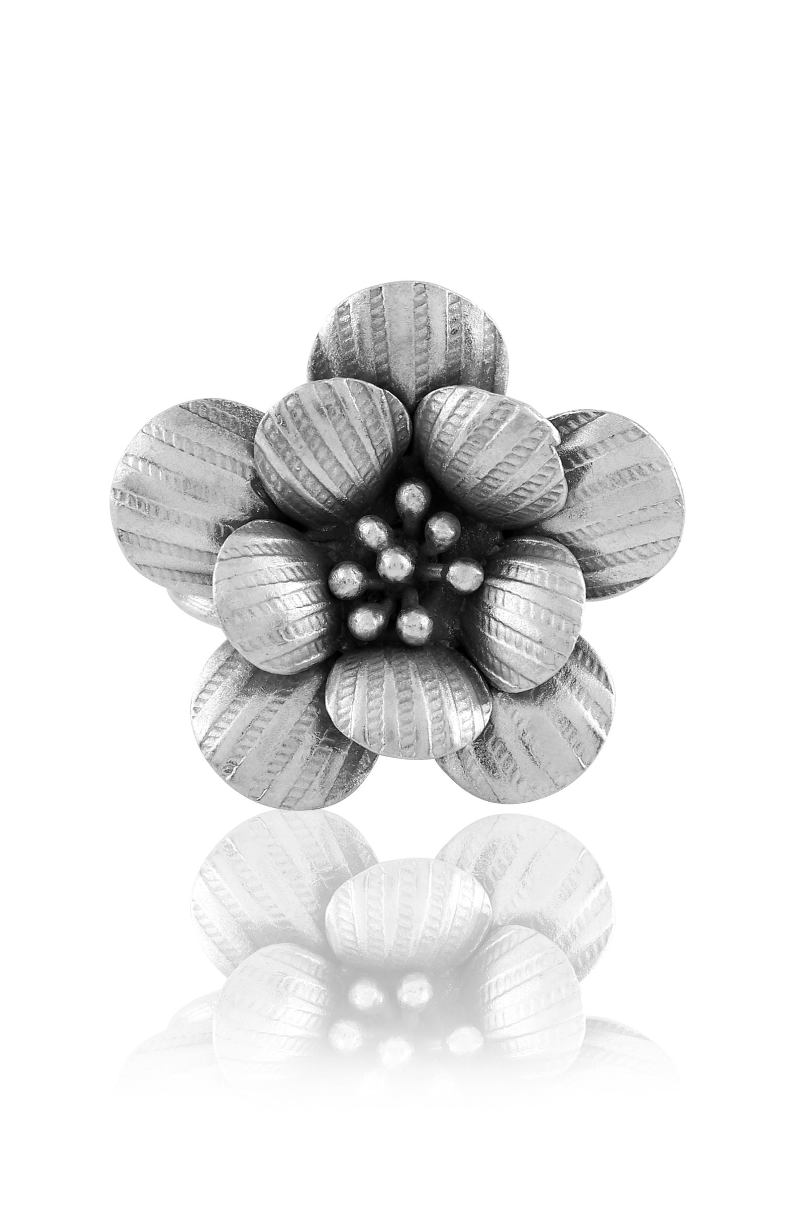 Mohnaa Silver Flower Ring