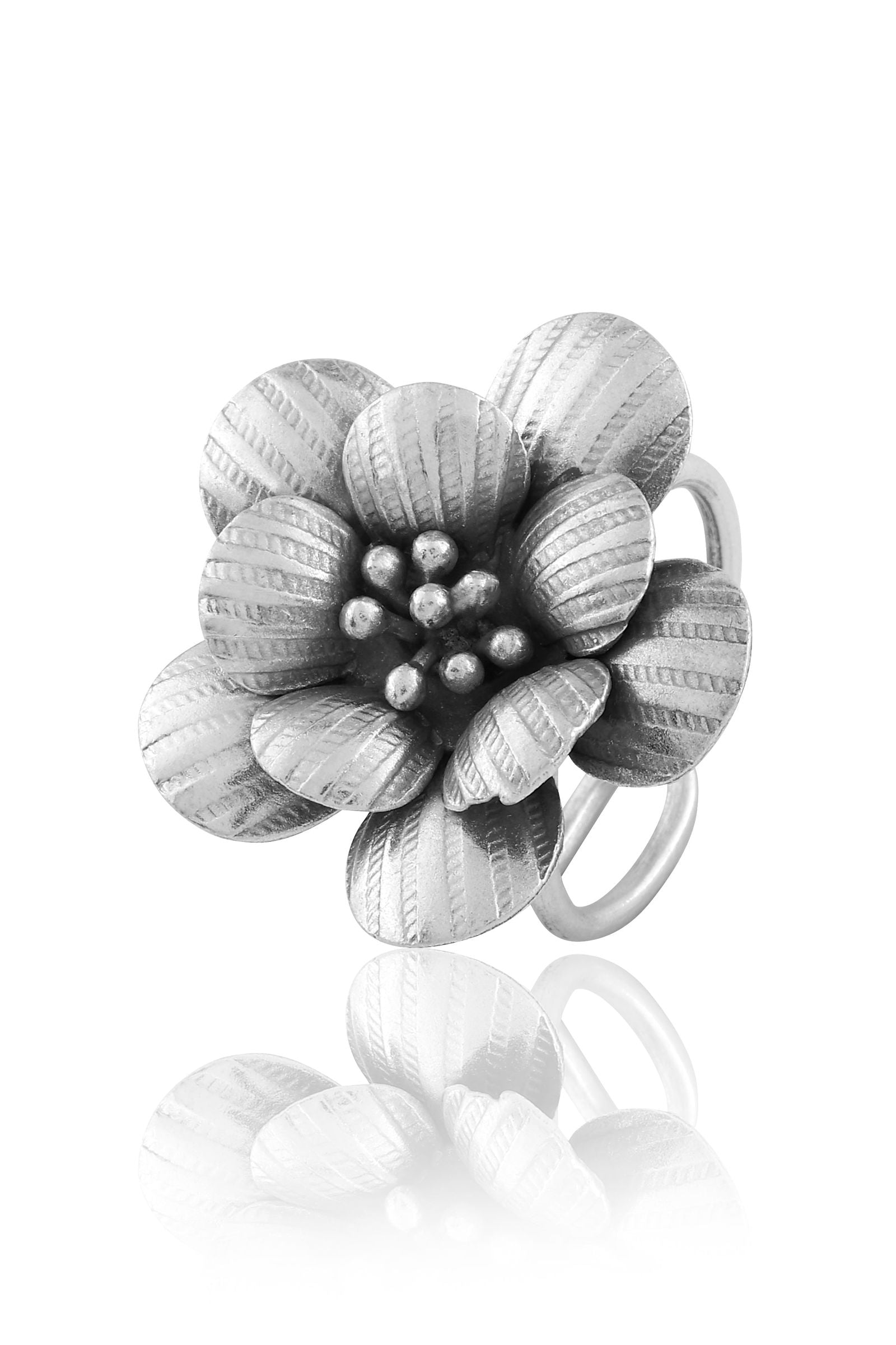 Mohnaa Silver Flower Ring