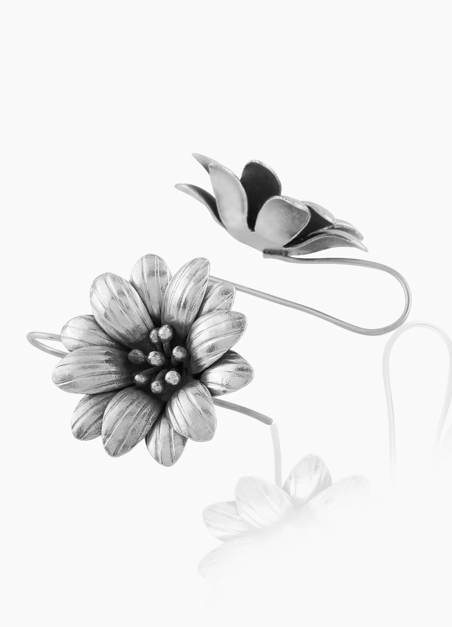 Mohnaa Silver Flower earring