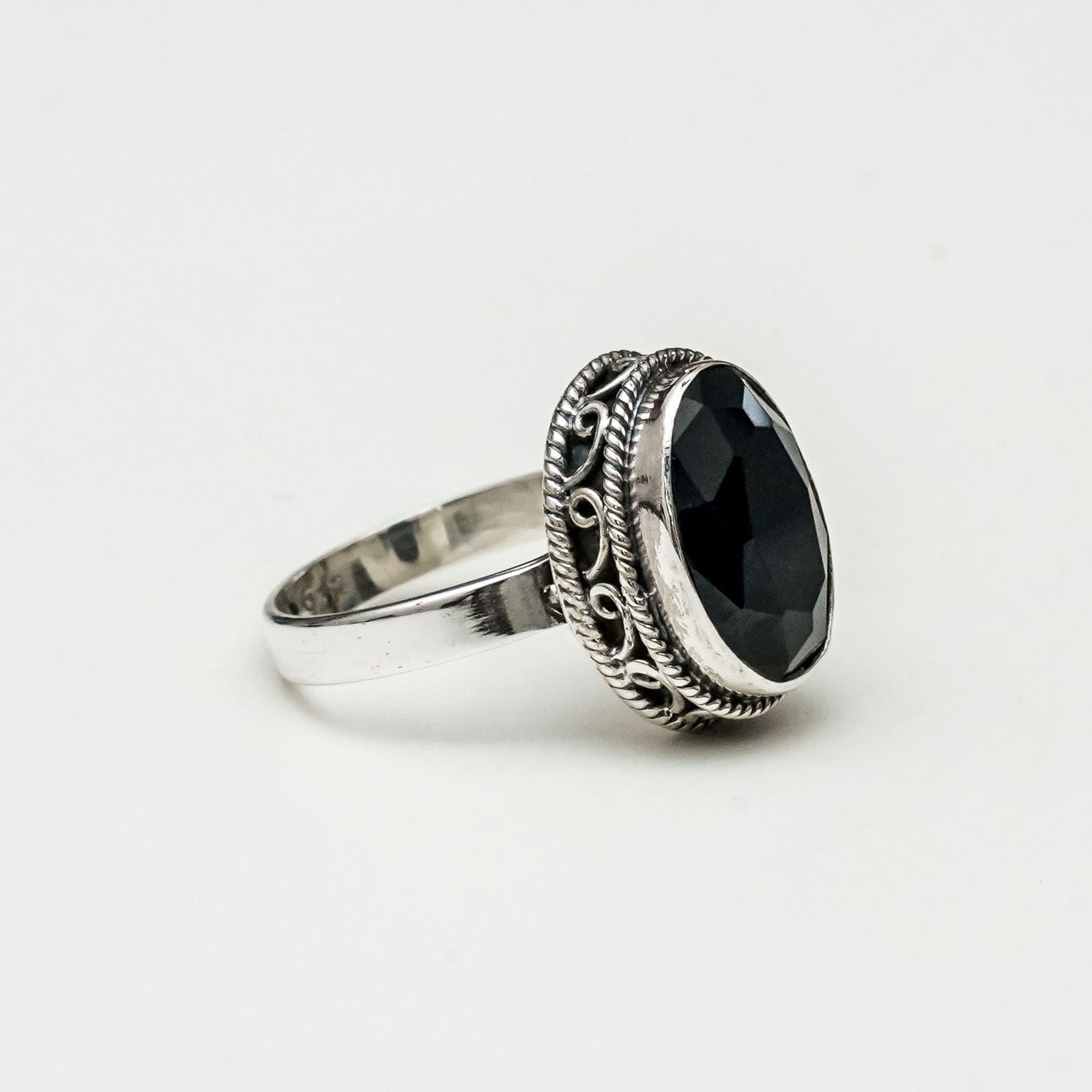 Ovel Black Stone Ring in 925 Sterling Silver