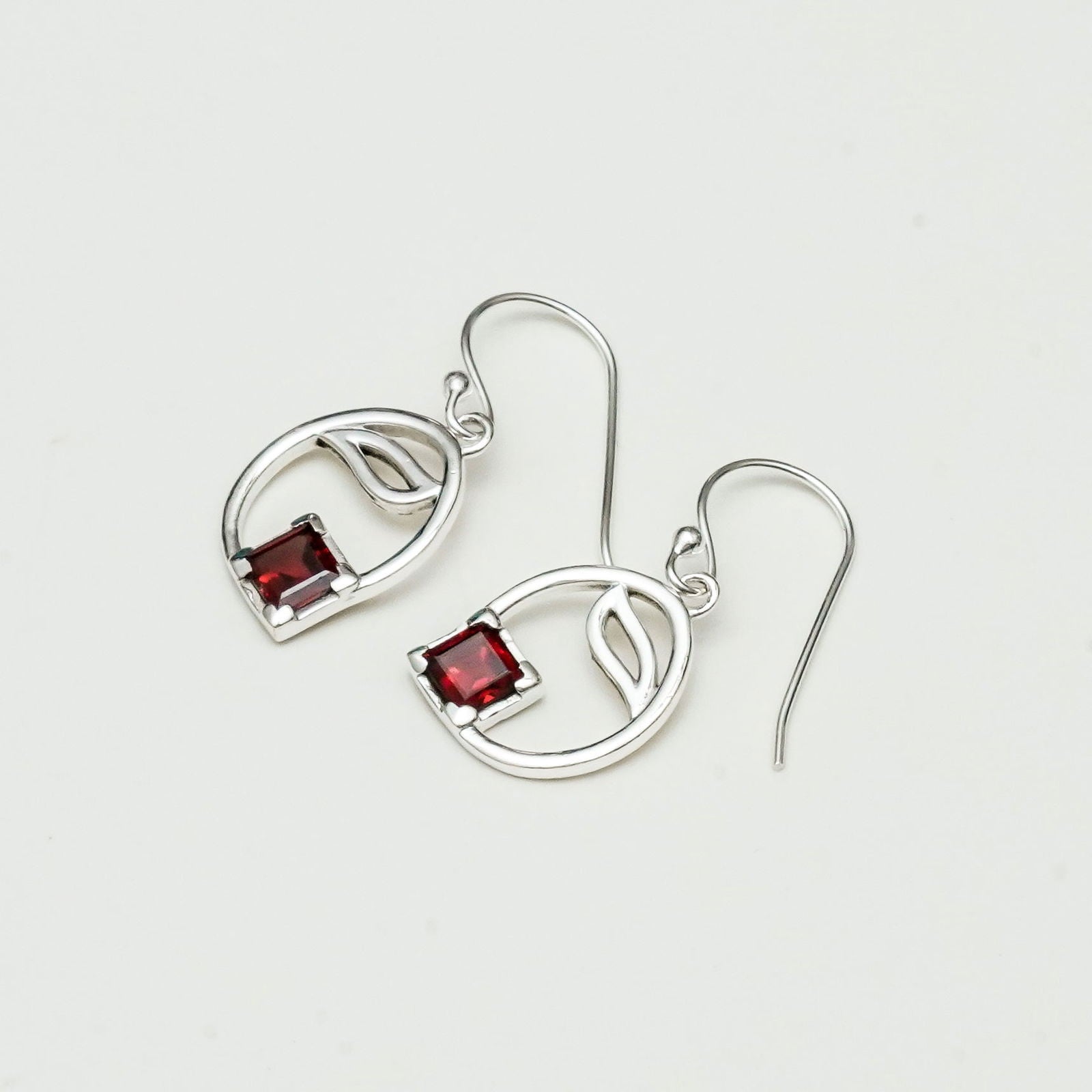 Simple Earrings With Garnet Gemstone in High Quality 925 Sterling Silver