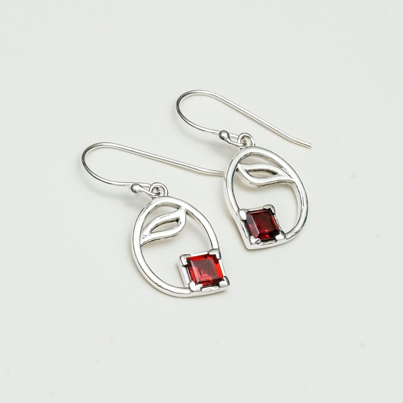 Simple Earrings With Garnet Gemstone in High Quality 925 Sterling Silver