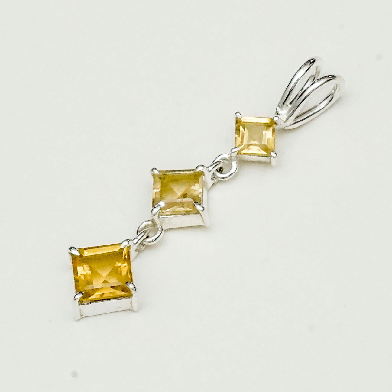 Simple Pendent with Citrine Gemstone in 925 Silver Pendants