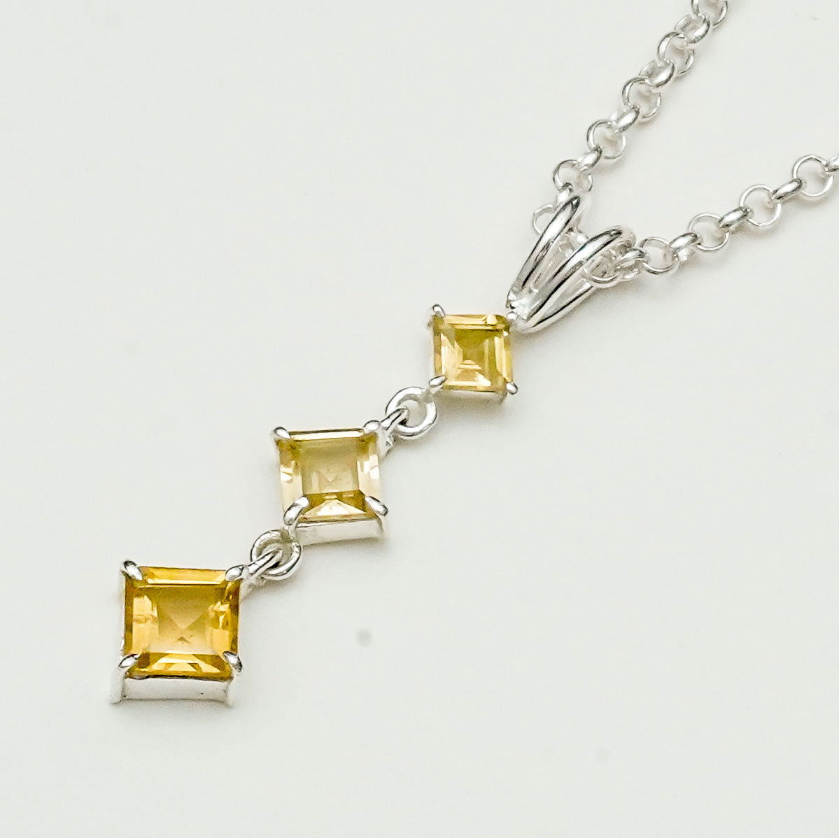 Simple Pendent with Citrine Gemstone in 925 Silver Pendants