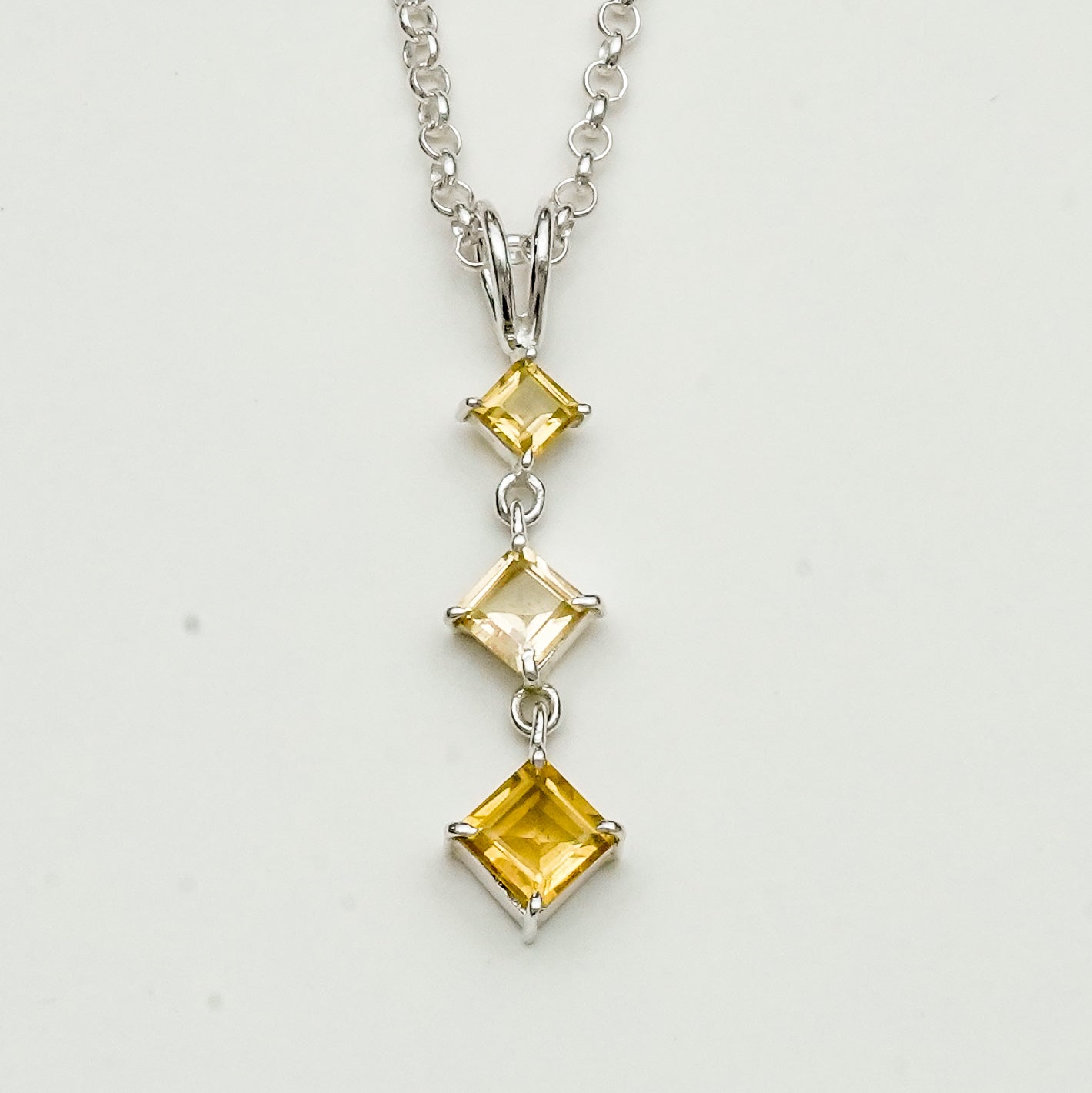 Simple Pendent with Citrine Gemstone in 925 Silver Pendants