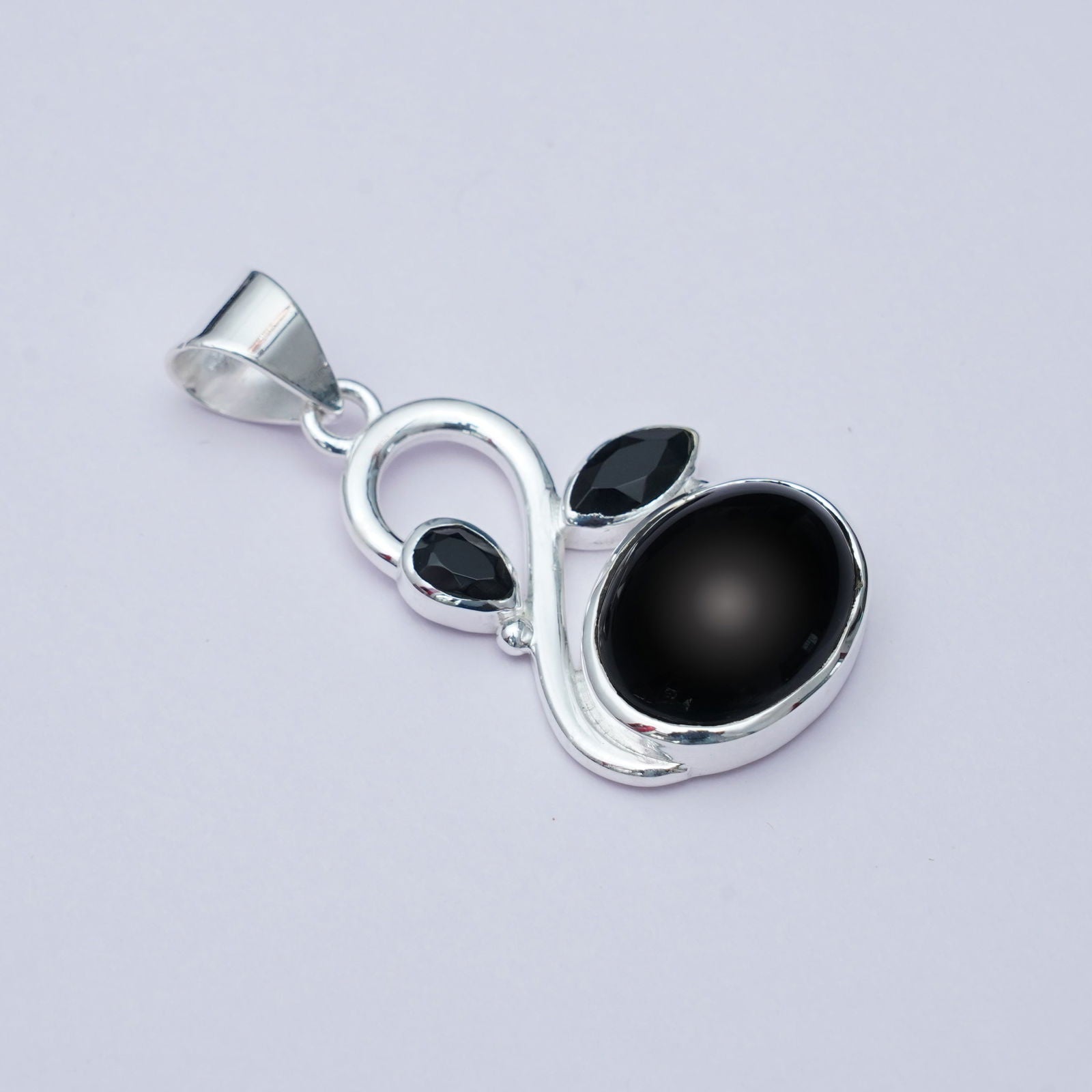 Swan Pendant With Black Onyx in Quality 925 Sterling Silver