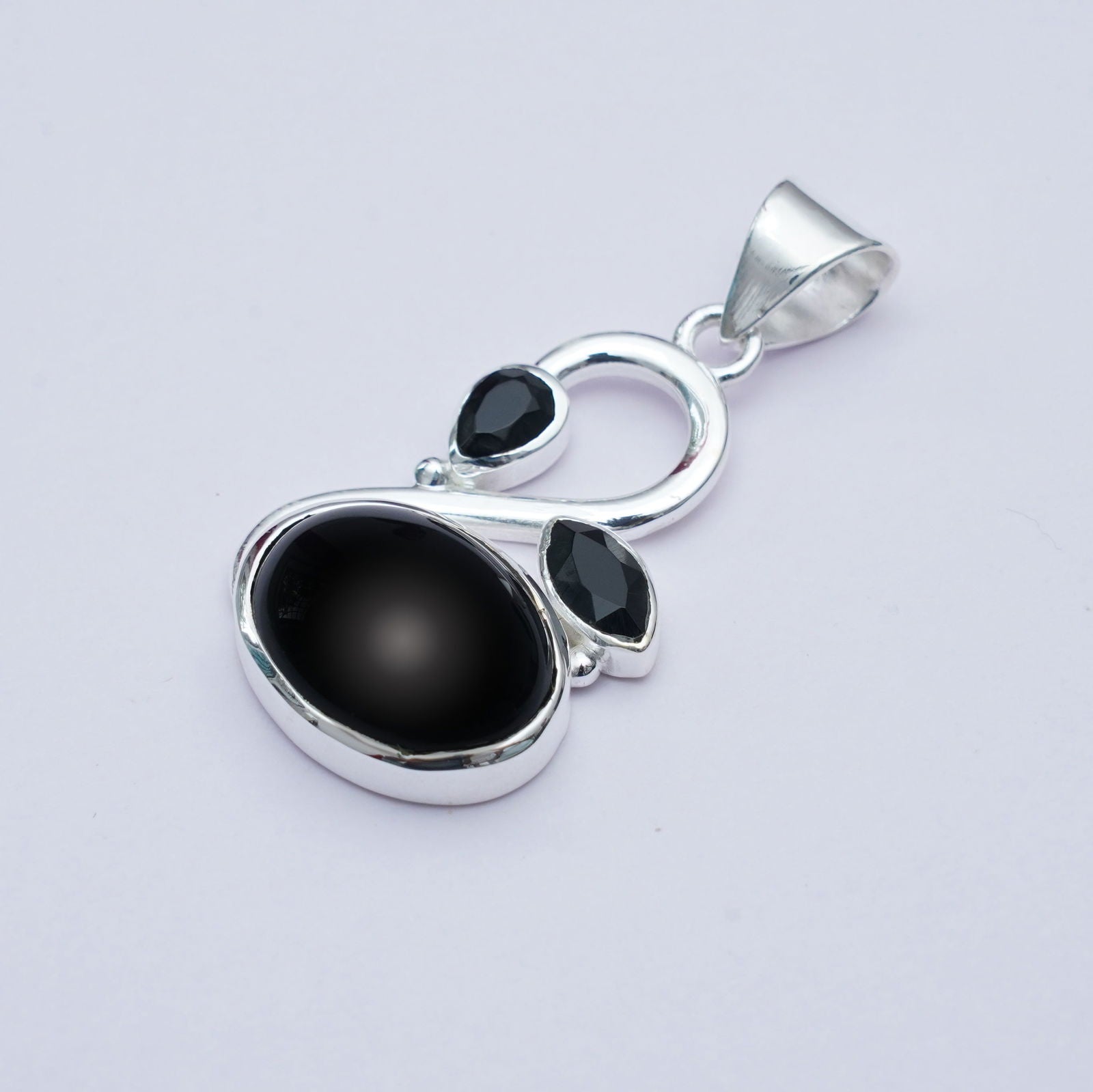 Swan Pendant With Black Onyx in Quality 925 Sterling Silver
